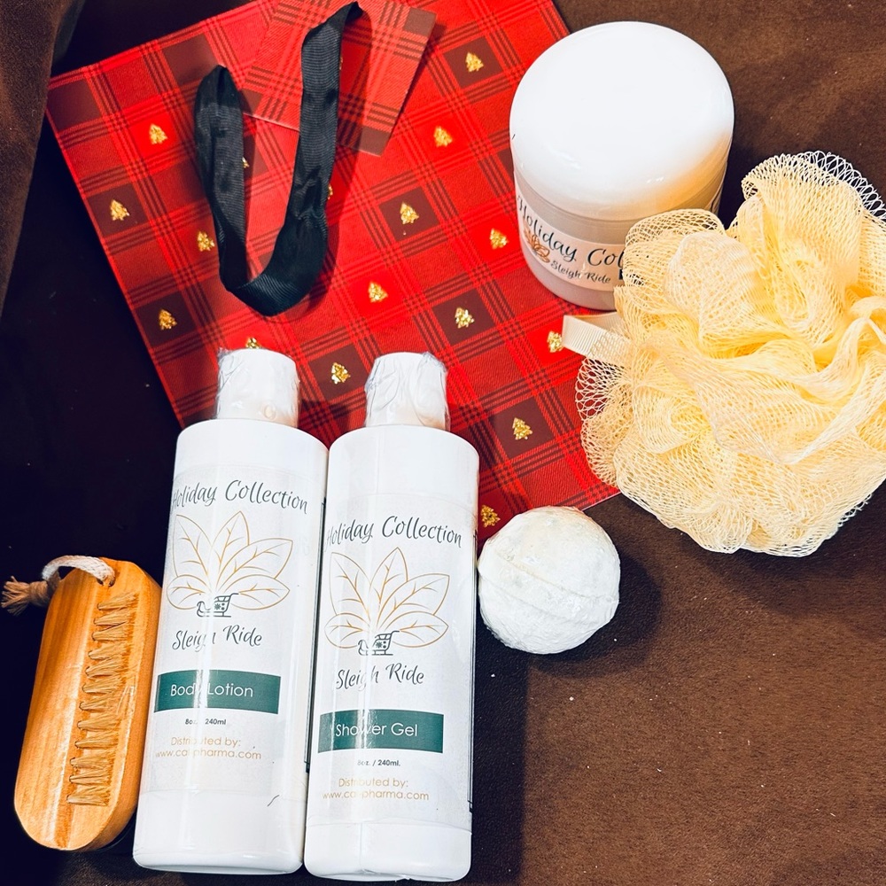 Sleigh ride, holiday collection. Body lotion, shower gel, sugar scrub & extras.